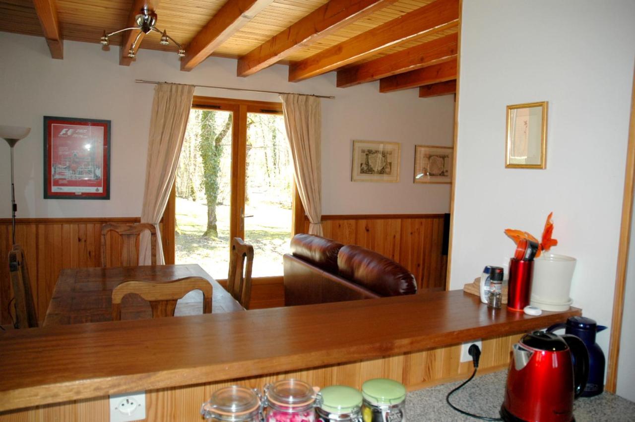 Maison De 2 Chambres Avec Vue Sur Le Lac Piscine Partagee Et Jardin Amenage A Lachapelle Auzac Bagian luar foto